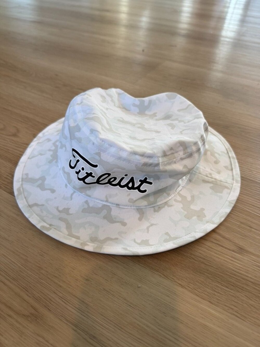 Titleist Men’s Breezer Bucket Golf Hat White Camo